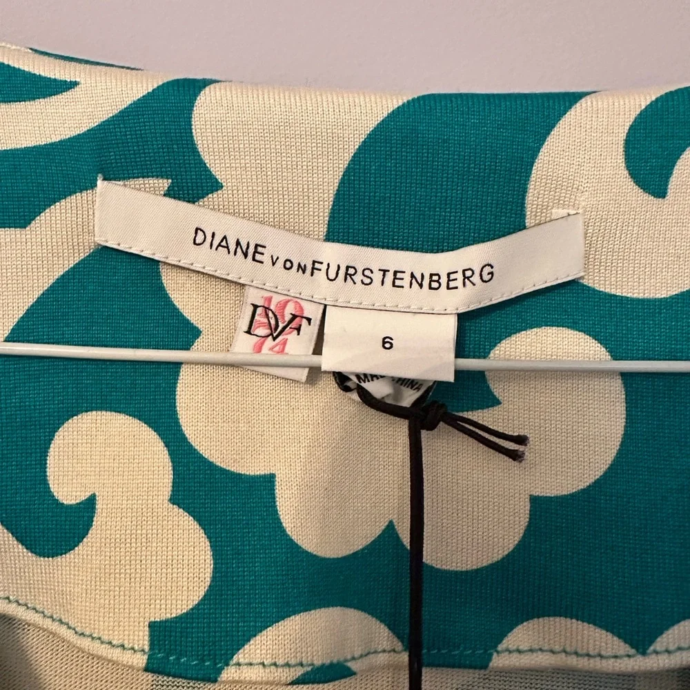 Diane Von Furstenberg V-Neck Long Sleeve Green and White Sheath Dress - Picture 5 of 5